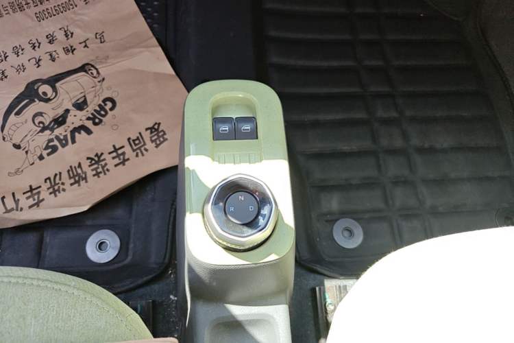 Used Geely Galaxy Panda 2024 Panda Mini 200km Endurance Bear Gear Lever