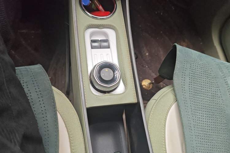 Used Geely Galaxy Panda 2024 200km Panda Rider Gear Lever