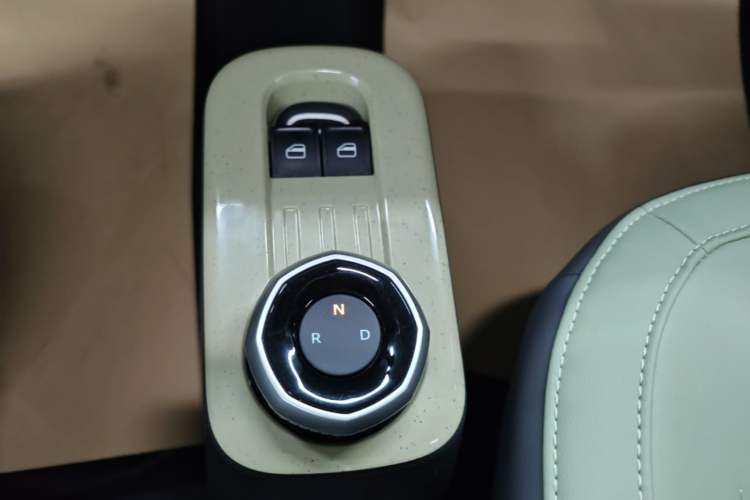 Used Geely Galaxy Panda 2024 200km Panda Rider Gear Lever