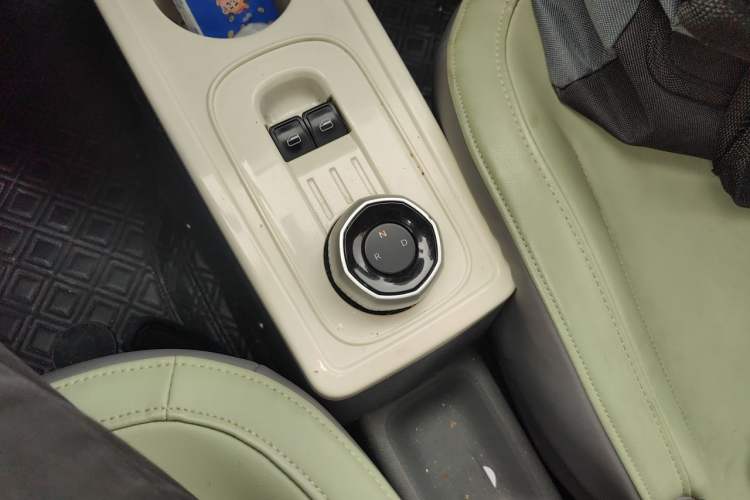 Used Geely Galaxy Panda 2024 200km Panda Rider Gear Lever