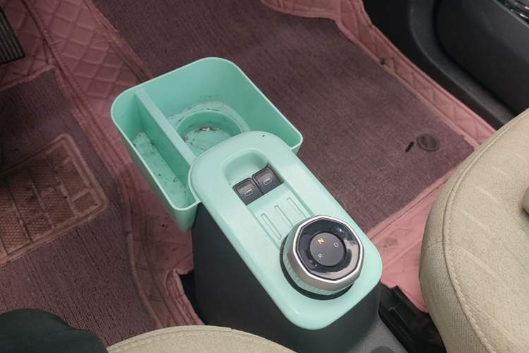 Used Geely Galaxy Panda 2024 Panda Mini 200km Endurance Bear Gear Lever