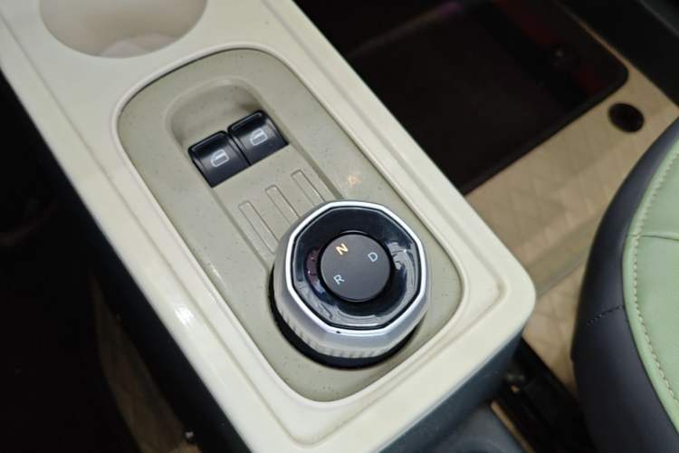 Used Geely Galaxy Panda 2024 200km Panda Rider Gear Lever