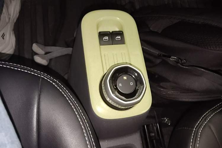 Used Geely Galaxy Panda 2024 Panda Mini 200km Endurance Bear Gear Lever