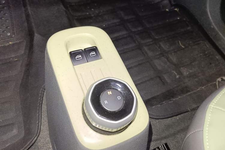 Used Geely Galaxy Panda 2024 200km Panda Rider Gear Lever