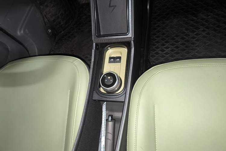 Used Geely Galaxy Panda 2024 200km Panda Rider Gear Lever