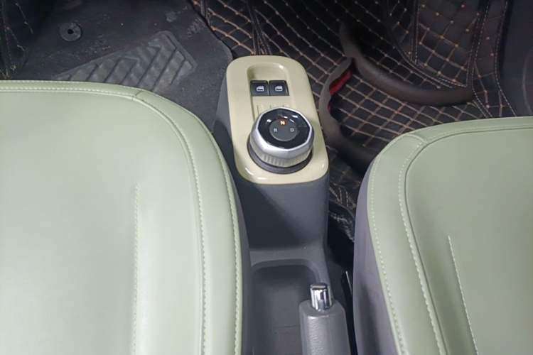 Used Geely Galaxy Panda 2024 200km Panda Rider Gear Lever
