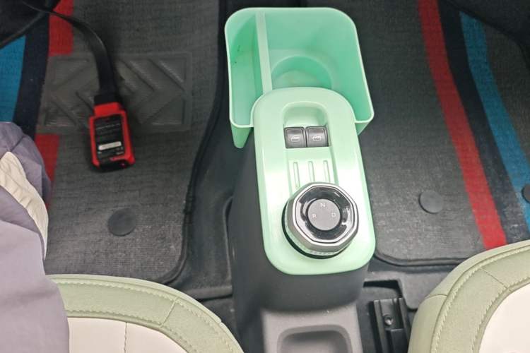 Used Geely Galaxy Panda 2024 Panda Mini 200km Endurance Bear Gear Lever
