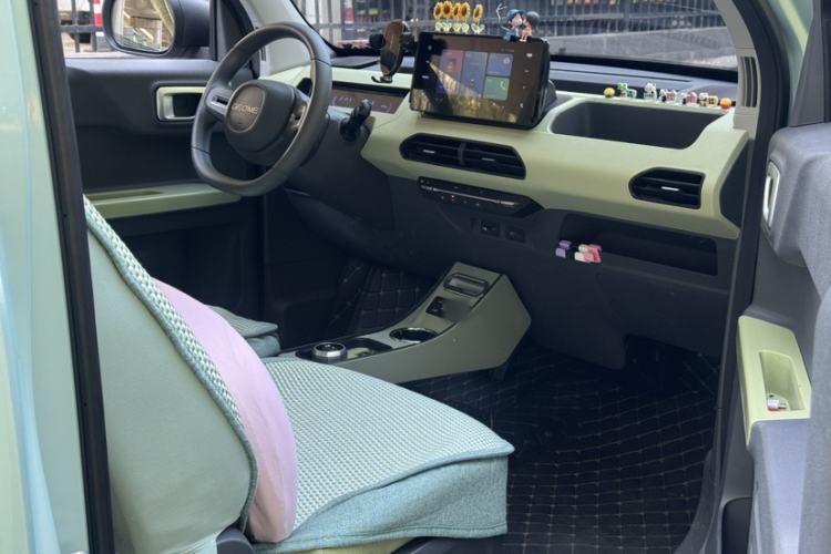 Used Geely Galaxy Panda 2024 Panda Mini 200km Endurance Bear Interior 7