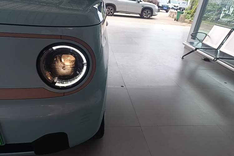 Used Geely Galaxy Panda 2024 Panda Mini 200km Endurance Bear Left Front Headlight