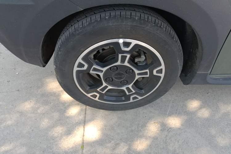 Used Geely Galaxy Panda 2024 200km Panda Rider Left Front Wheel Hub