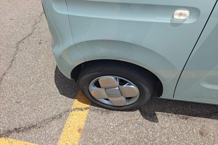 Used Geely Galaxy Panda 2024 Panda Mini 200km Endurance Bear Left Front Wheel Hub