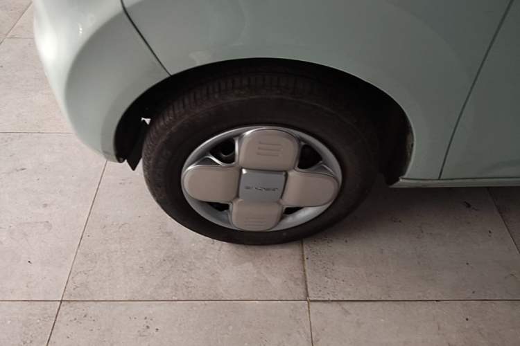 Used Geely Galaxy Panda 2024 Panda Mini 200km Endurance Bear Left Front Wheel Hub