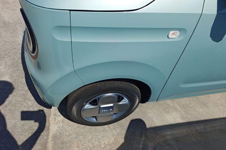 Used Geely Galaxy Panda 2024 Panda Mini 200km Endurance Bear Left Front Wheel Hub