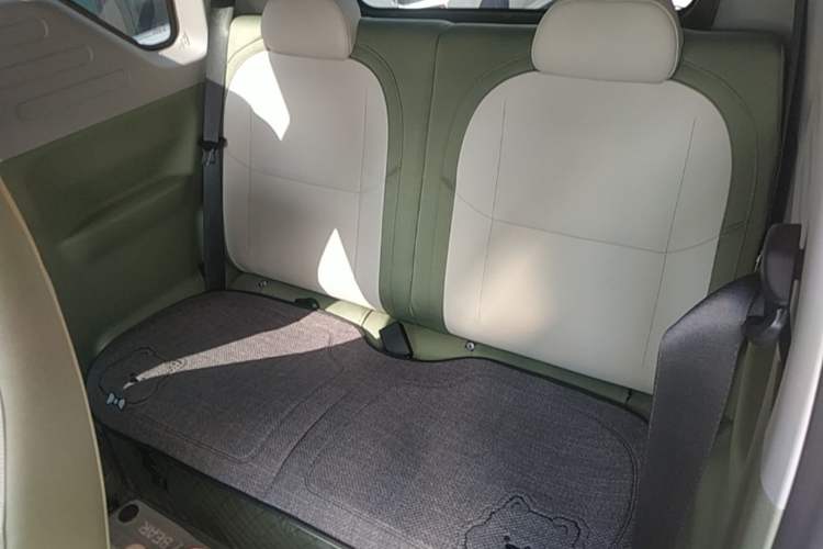 Used Geely Galaxy Panda 2024 200km Panda Rider Left Rear Seat