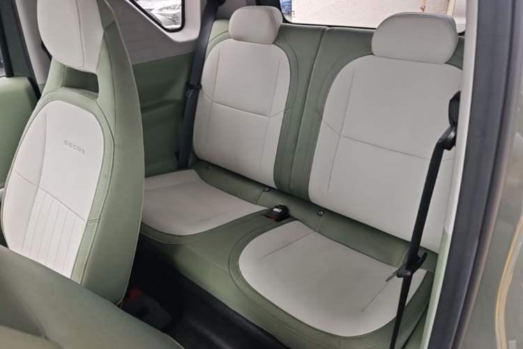 Used Geely Galaxy Panda 2024 Panda Mini 200km Endurance Bear Left Rear Seat