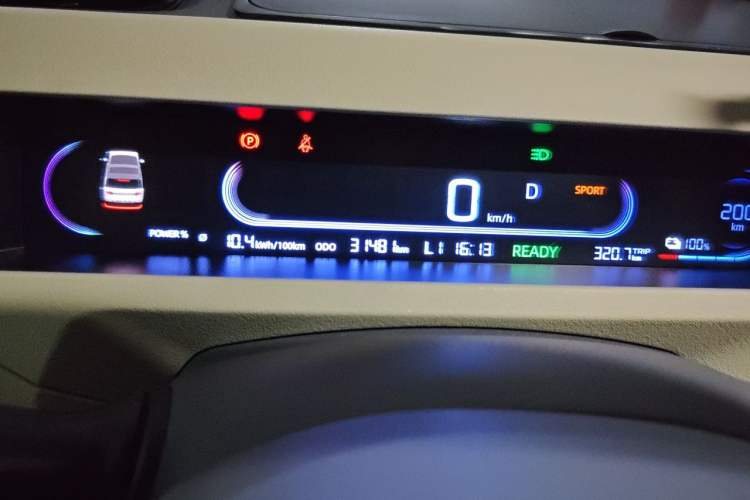 Used Geely Galaxy Panda 2024 200km Panda Rider Odometer Close Up