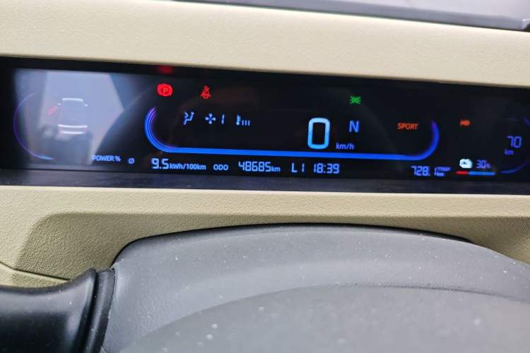 Used Geely Galaxy Panda 2024 200km Panda Rider Odometer Close Up