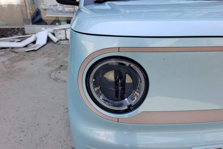 Used Geely Galaxy Panda 2024 Panda Mini 200km Endurance Bear Right Front Headlight