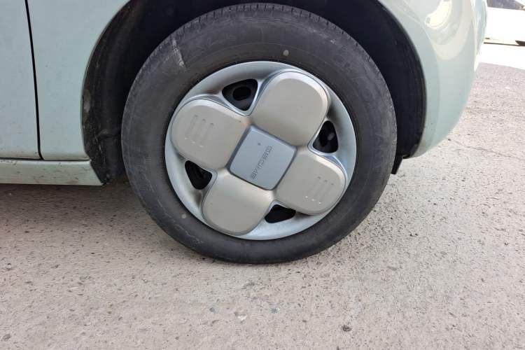 Used Geely Galaxy Panda 2024 Panda Mini 200km Endurance Bear Right Front Wheel Hub