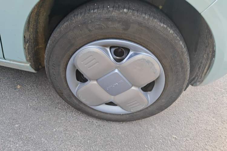 Used Geely Galaxy Panda 2024 Panda Mini 200km Endurance Bear Right Front Wheel Hub