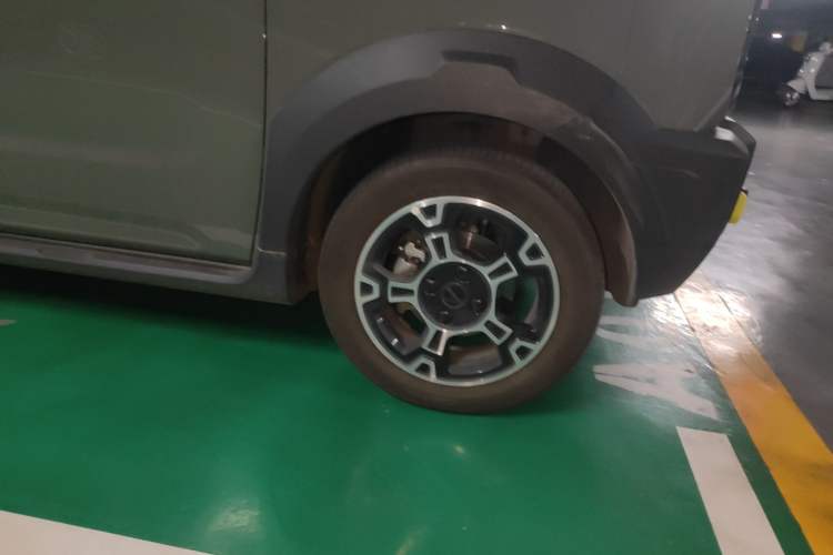 Used Geely Galaxy Panda 2024 200km Panda Rider Right Front Wheel Hub