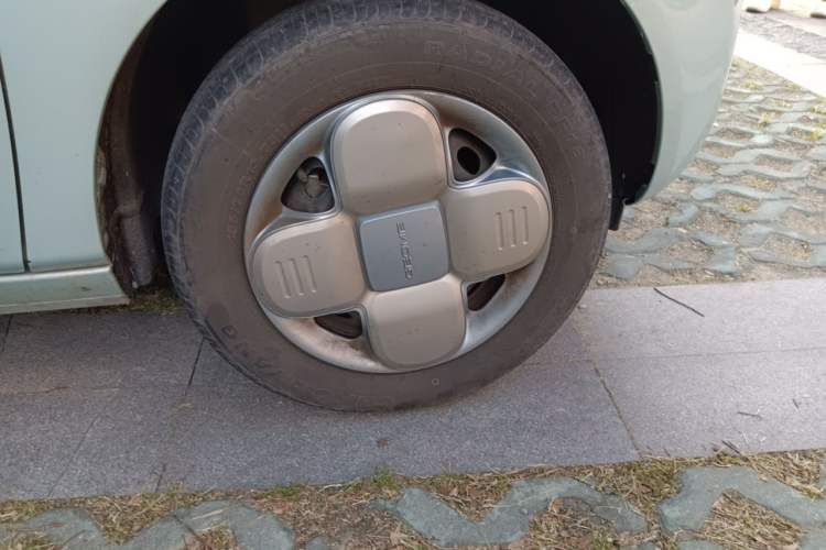 Used Geely Galaxy Panda 2024 Panda Mini 200km Endurance Bear Right Front Wheel Hub