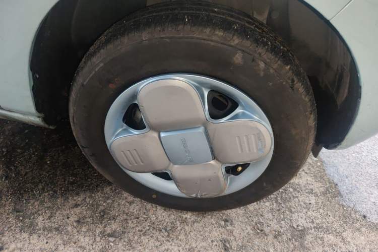 Used Geely Galaxy Panda 2024 Panda Mini 200km Longteng PRO Edition Right Front Wheel Hub