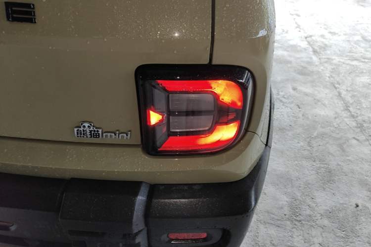 Used Geely Galaxy Panda 2024 200km Panda Rider Right Rear Taillight
