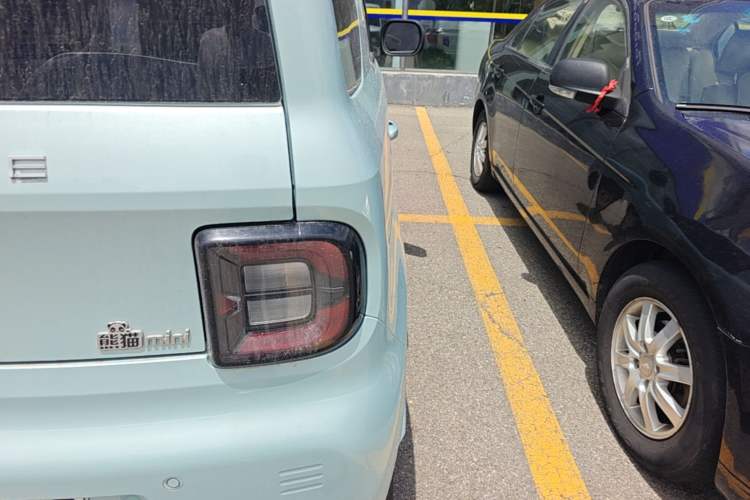 Used Geely Galaxy Panda 2024 Panda Mini 200km Endurance Bear Right Rear Taillight