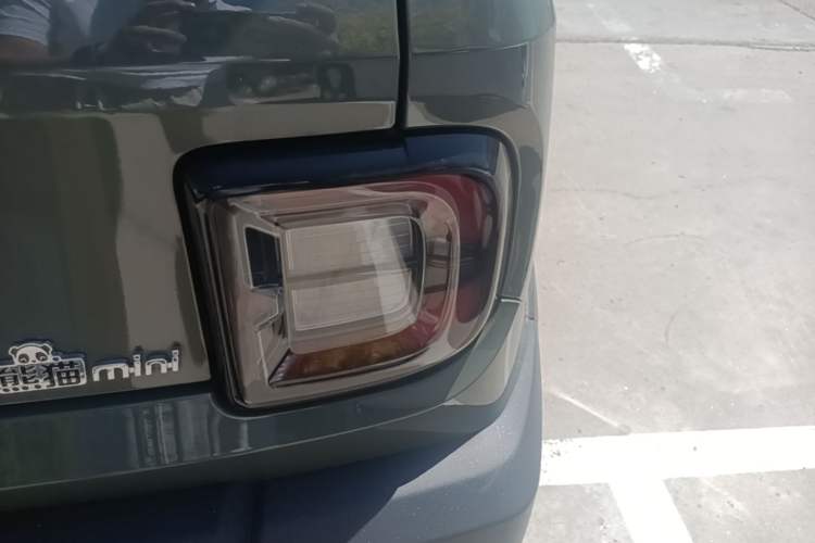 Used Geely Galaxy Panda 2024 200km Panda Rider Right Rear Taillight