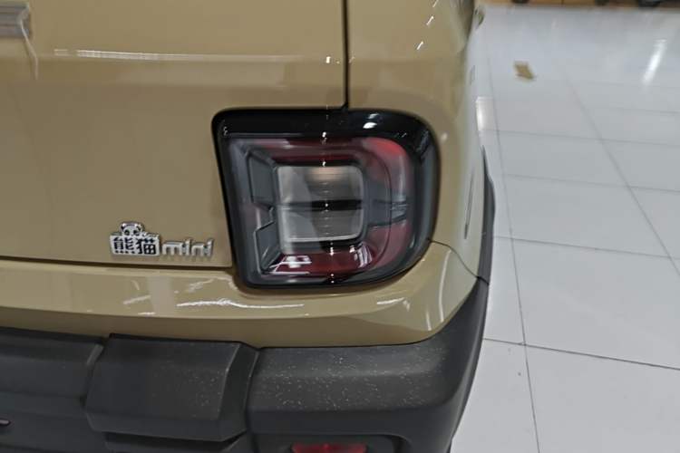 Used Geely Galaxy Panda 2024 200km Panda Rider Right Rear Taillight