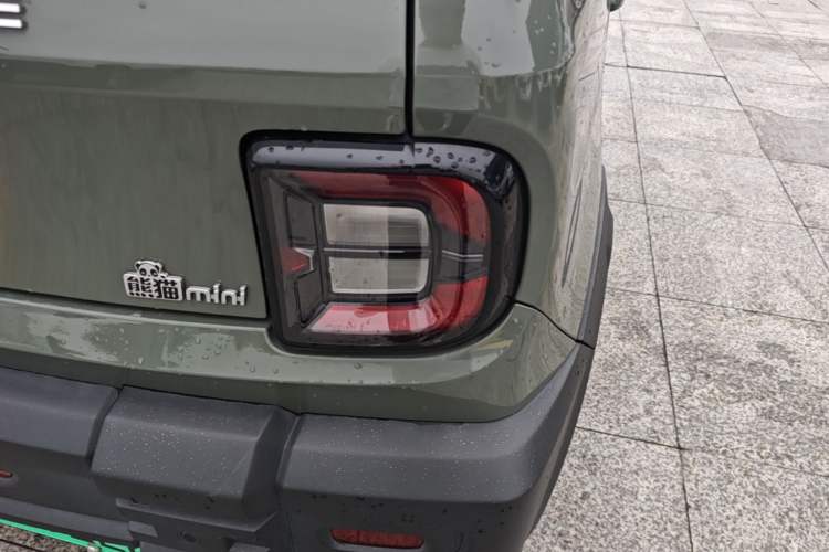 Used Geely Galaxy Panda 2024 200km Panda Rider Right Rear Taillight