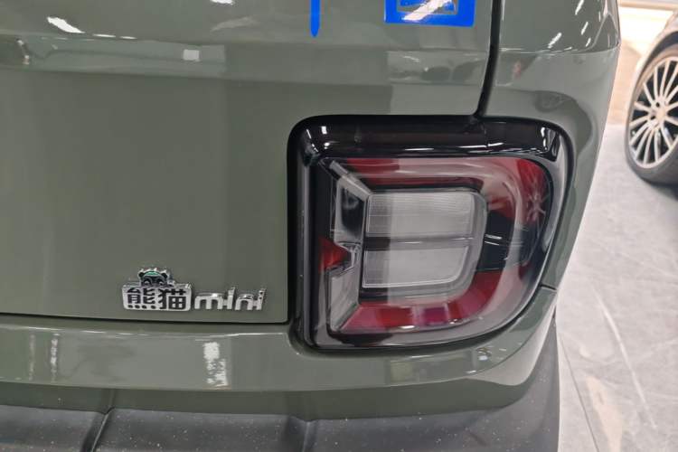 Used Geely Galaxy Panda 2024 200km Panda Rider Right Rear Taillight
