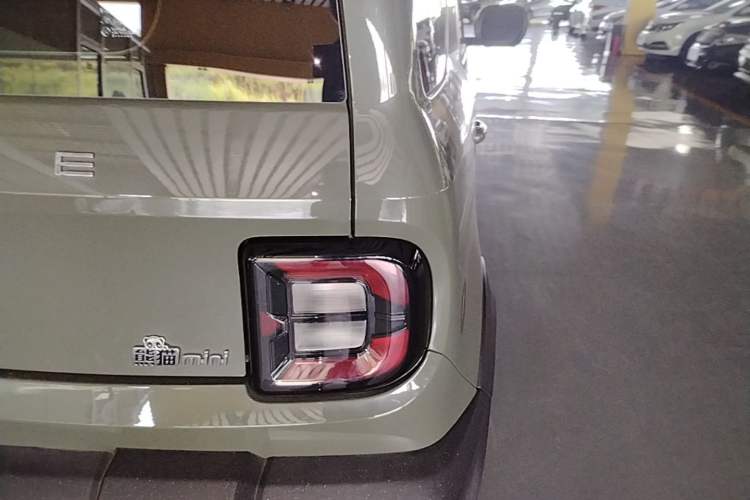 Used Geely Galaxy Panda 2024 200km Panda Rider Right Rear Taillight