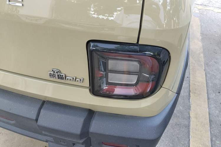 Used Geely Galaxy Panda 2024 200km Panda Rider Right Rear Taillight