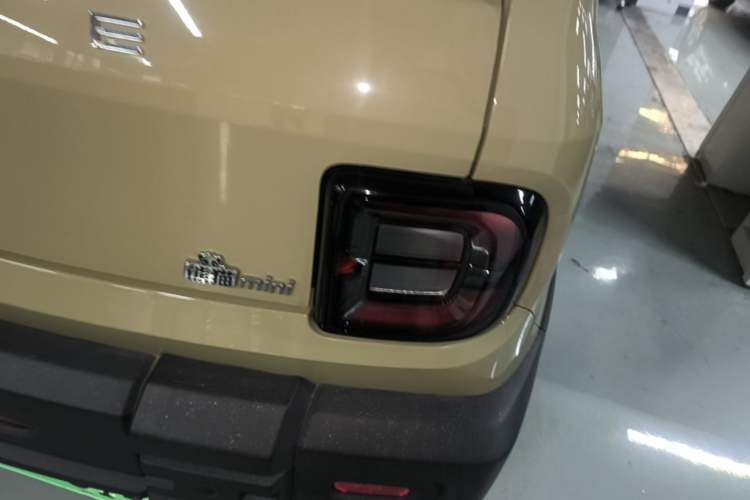 Used Geely Galaxy Panda 2024 200km Panda Rider Right Rear Taillight