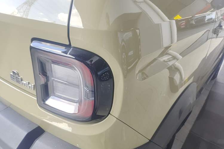 Used Geely Galaxy Panda 2024 200km Panda Rider Right Rear Taillight