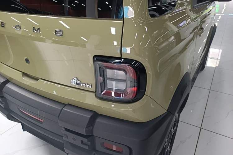 Used Geely Galaxy Panda 2024 200km Panda Rider Right Rear Taillight