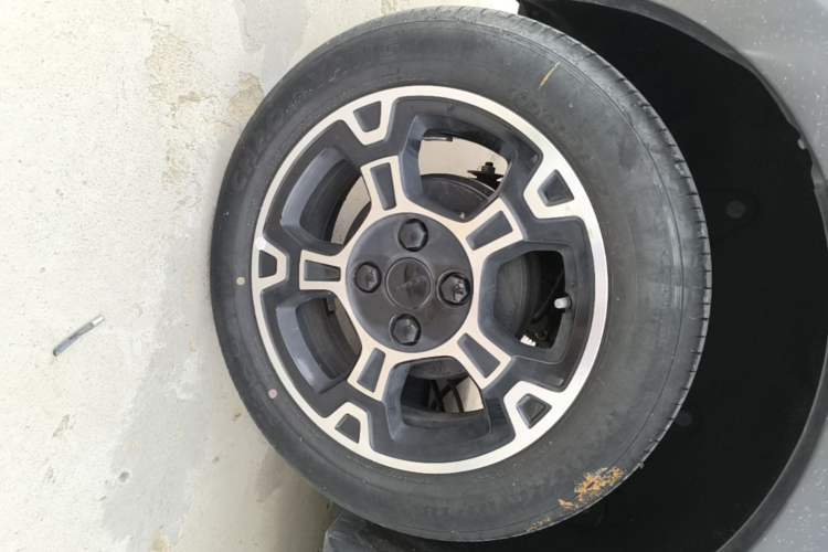 Used Geely Galaxy Panda 2024 200km Panda Rider Right Rear Wheel Hub