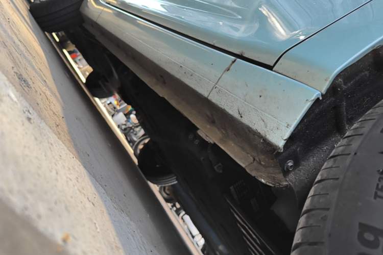 Used Geely Galaxy Panda 2024 Panda Mini 200km Endurance Bear Right Side Sill