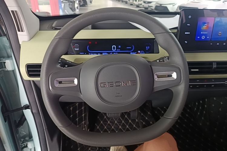 Used Geely Galaxy Panda 2024 Panda Mini 200km Endurance Bear Steering Wheel