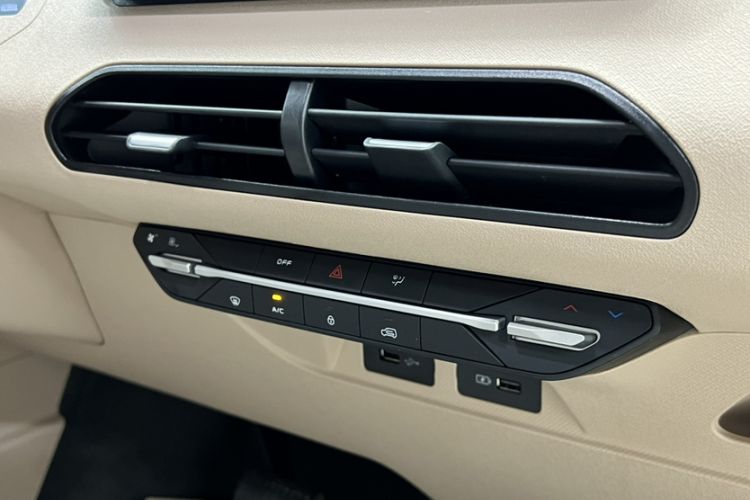 Used Geely Galaxy Panda 2024 Panda Mini 200km Endurance Bear Headliner
