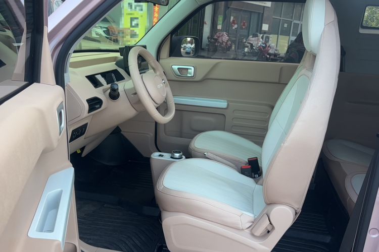 Used Geely Galaxy Panda 2024 Panda Mini 200km Endurance Bear Interior 1