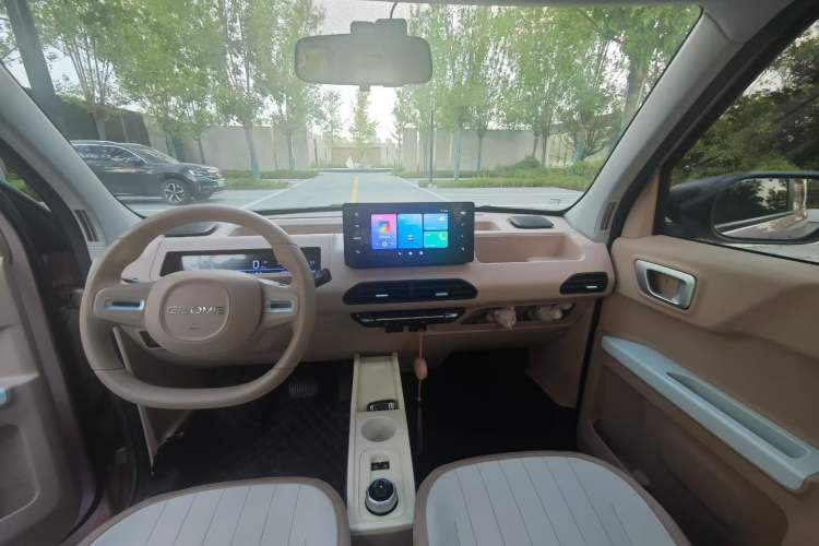 Used Geely Galaxy Panda 2024 Panda Mini 200km Endurance Bear Interior 3