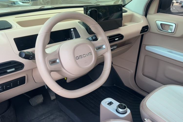 Used Geely Galaxy Panda 2024 Panda Mini 200km Endurance Bear Interior 3