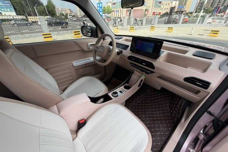 Used Geely Galaxy Panda 2024 Facelifted Panda Mini 200km Dragon Edition Interior 7