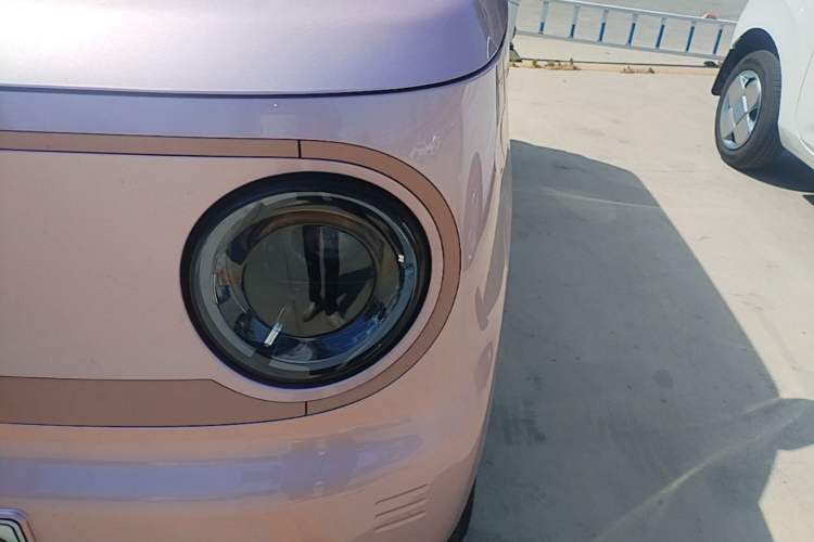 Used Geely Galaxy Panda 2024 Panda Mini 200km Endurance Bear Left Front Headlight