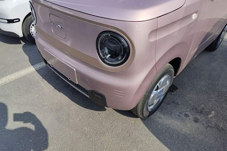 Used Geely Galaxy Panda 2024 Panda Mini 200km Endurance Bear Left Front Headlight