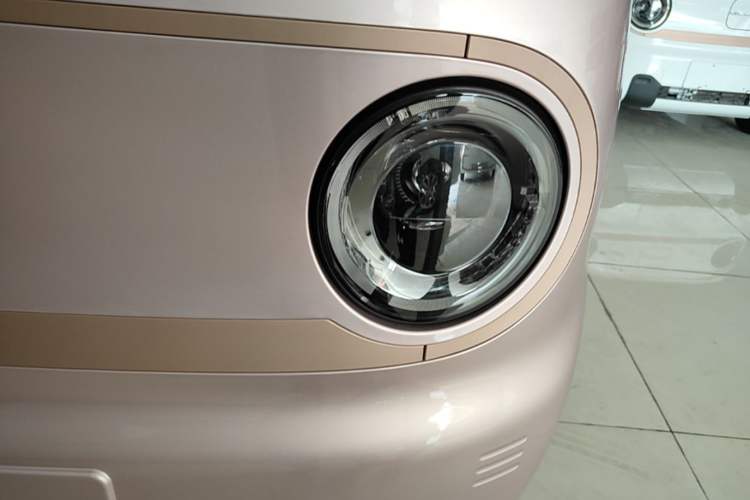 Used Geely Galaxy Panda 2024 Panda Mini 200km Endurance Bear Left Front Headlight