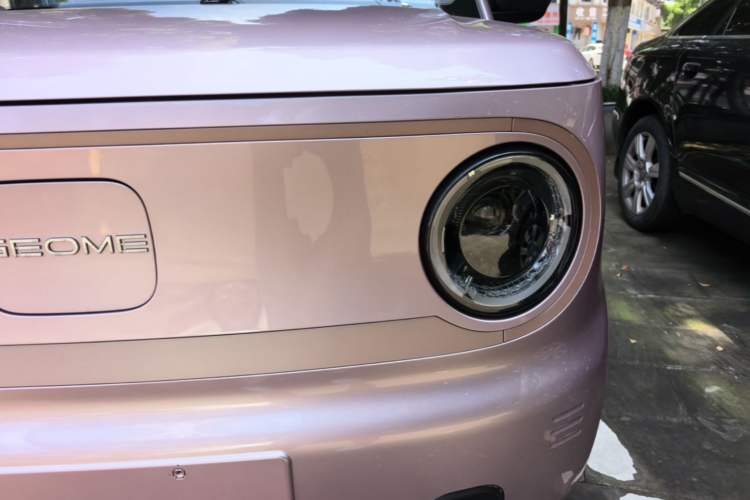 Used Geely Galaxy Panda 2024 Panda Mini 200km Endurance Bear Left Front Headlight
